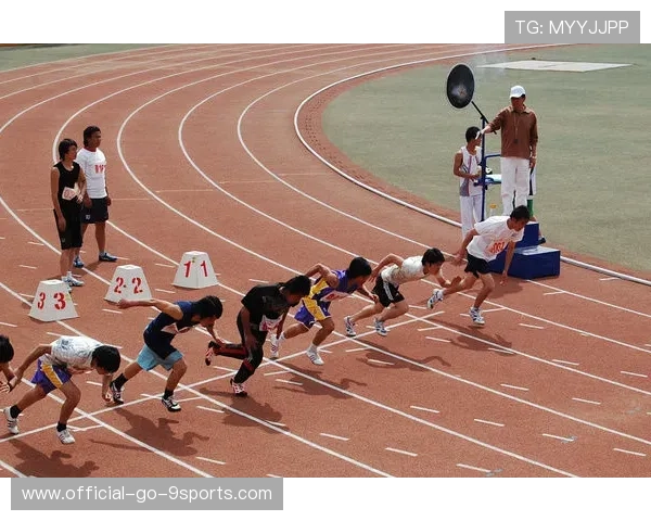 田径短跑出现误抢跑争议!裁判被围攻 田径短跑出现误抢跑争议!裁判被围攻