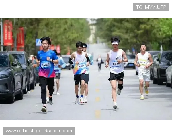 燃情瞬间!运动员“冲锋到底”赢得掌声! 燃情瞬间!运动员“冲锋到底”赢得掌声!